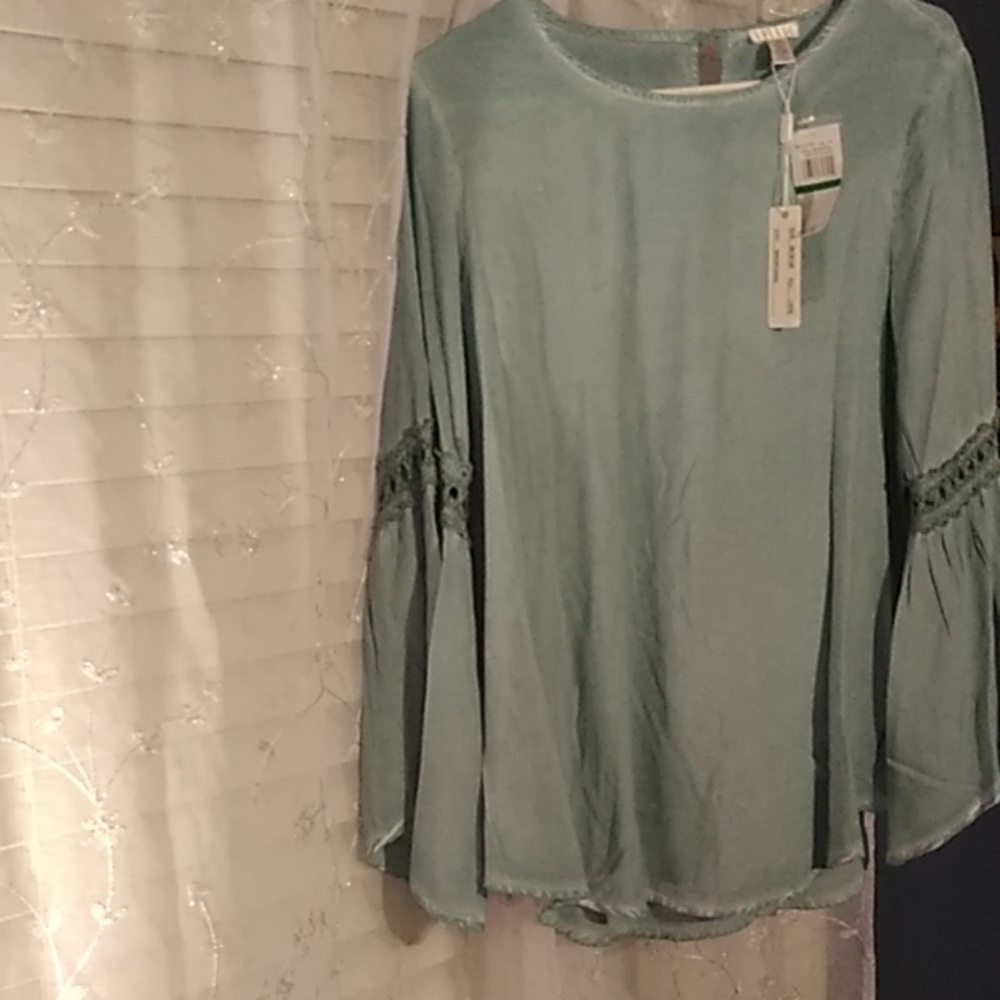 Shirt - Picture 2 of 4